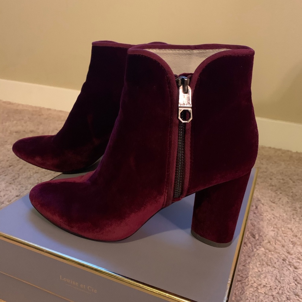 Gorgeous velvet Louise et Cie chunky heel boots.